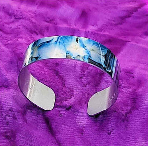 Thin and Lightweight Cuff bracelet with Hydrangeas
