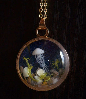 Jellyfish 3-d necklace