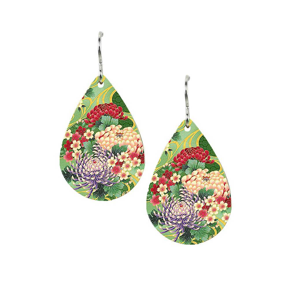 Teardrop-shaped earrings with floral design 
