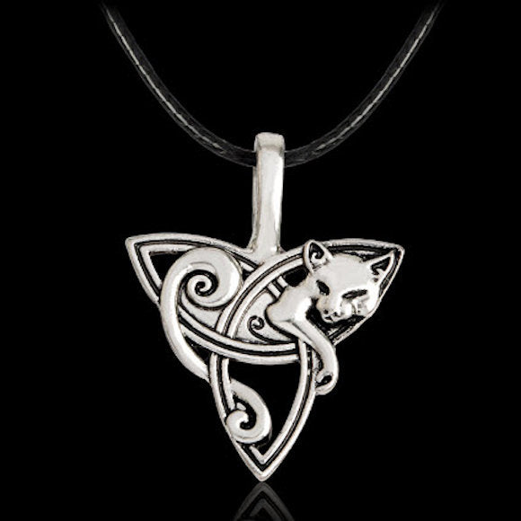 necklace celtic knot triquetra