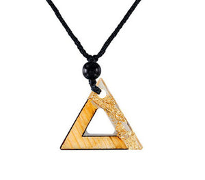 necklace triangle wood and resin
