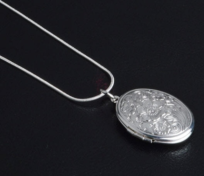 necklace oval locket