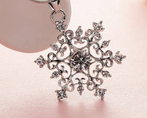 Cubic Zirconia .925 sterling silver snowflake pendant