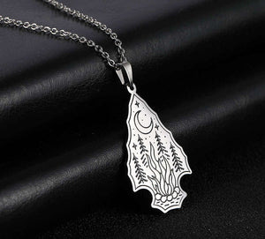 Arrowhead necklace with engraved campfire